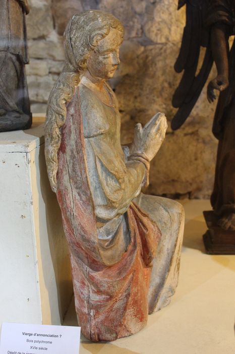 Statue : Ange ou Sainte