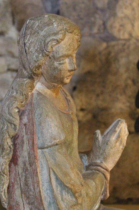 statue : Ange ou Sainte, vue partielle