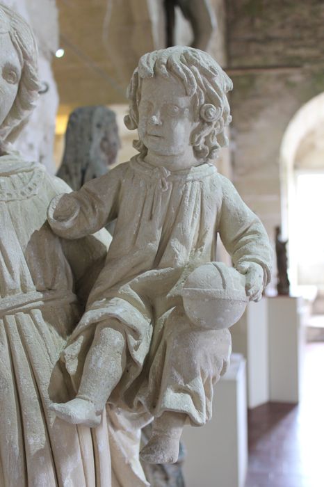 statue : Vierge à l'Enfant, vue partielle