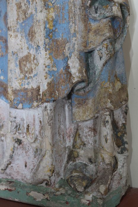 statue (petite nature) : Vierge à l'Enfant, détail du vêtement de la Vierge