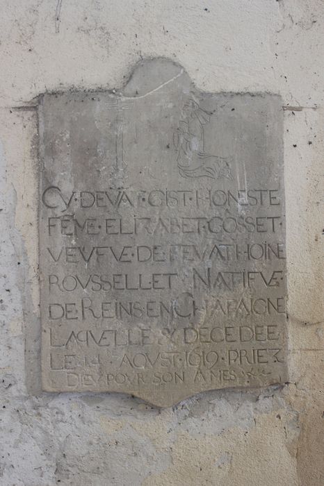 inscription funéraire, collatéral nord, détail