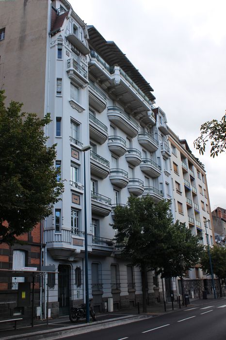 façade Ouest sur rue, vue générale