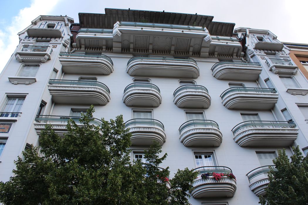 façade Ouest sur rue, vue générale