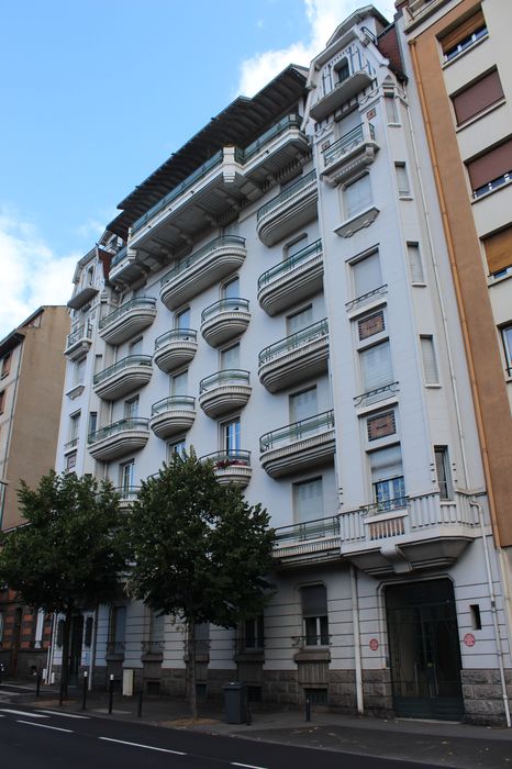 façade Ouest sur rue, vue générale