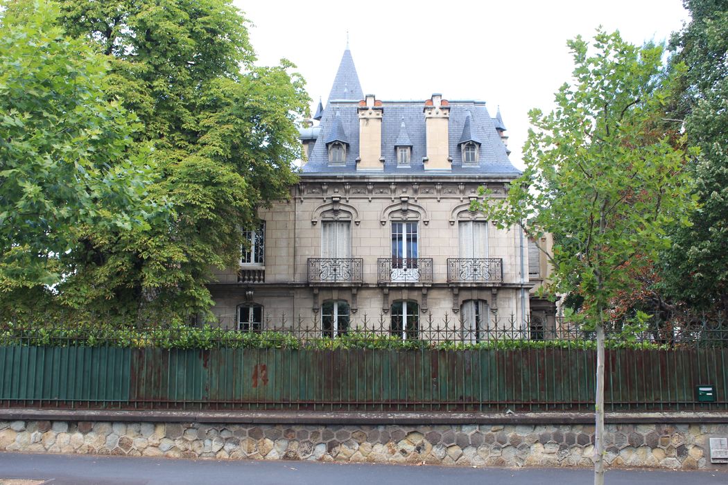 façade Sud sur la rue Blatin, vue générale