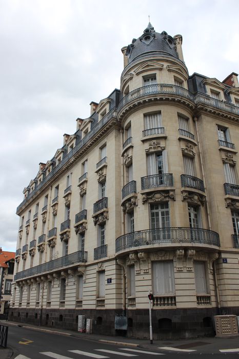 façade Ouest sur la rue Gabriel Péri, vue générale