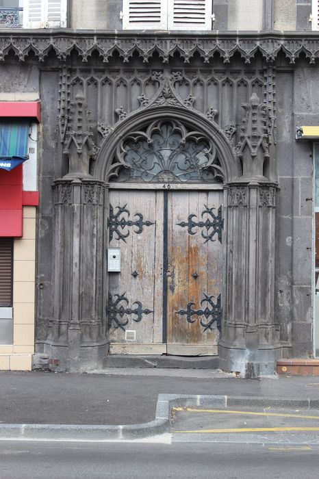 façade Sud, détail du porche d’entrée