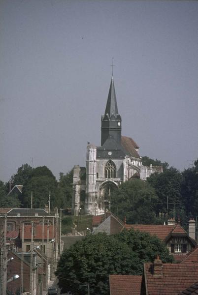 Ensemble ouest et maisons environnantes