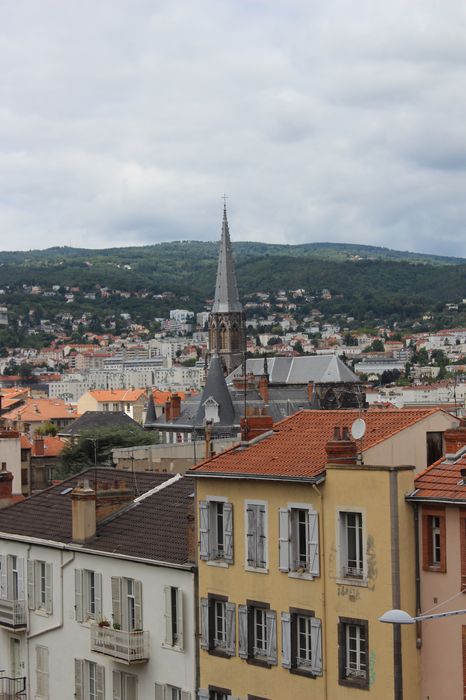 vue générale de l’église dans son environnement