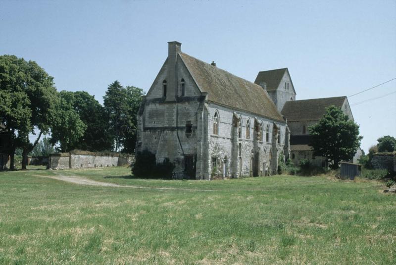 Le bâtiment principal, réfectoire-dortoir, et ensemble sud de l'église