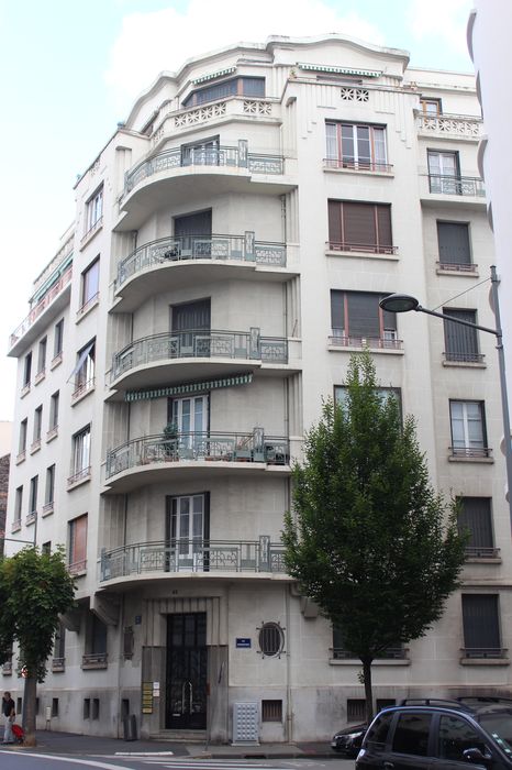 façades Sud et Est sur l’avenue Julien et la rue Beaumarchais, vue générale