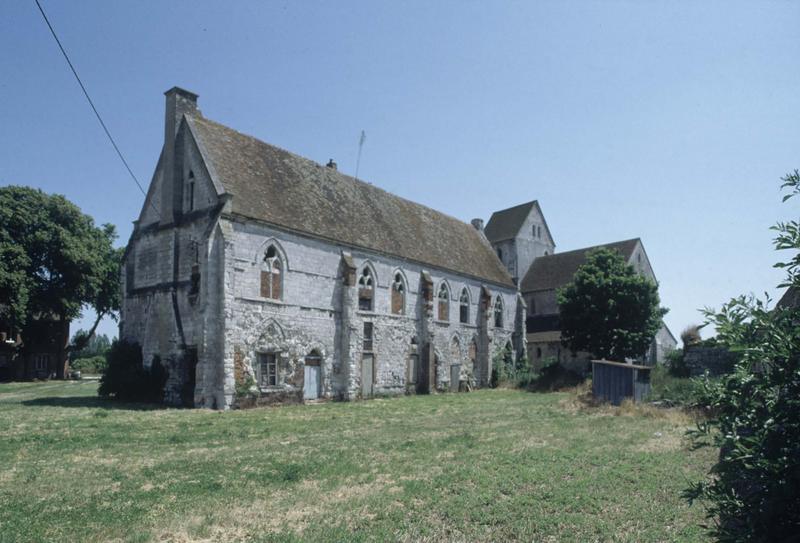 Le bâtiment principal, réfectoire-dortoir, et ensemble sud de l'église