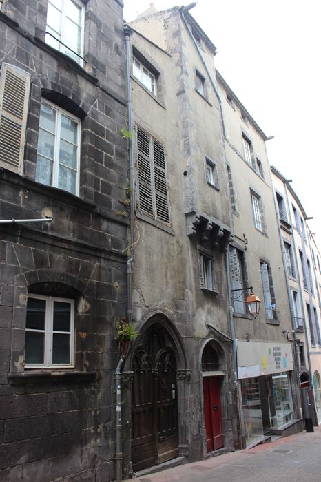 façades sur rue, vue générale