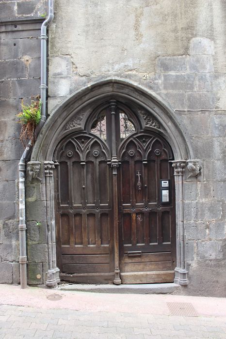 porche sur rue, vue générale