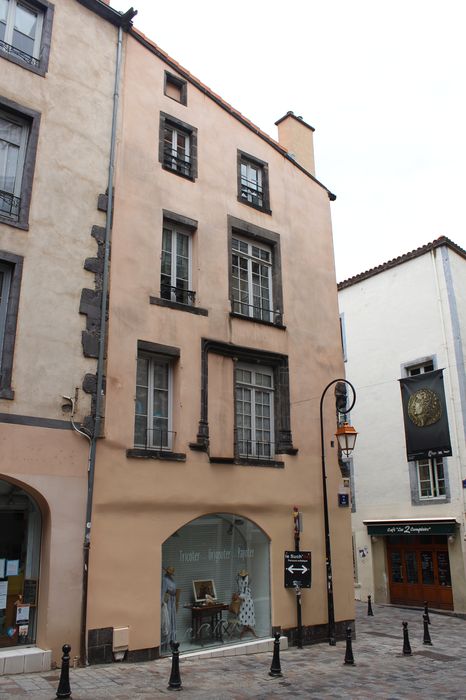 façade Sud sur la rue du Port, vue générale