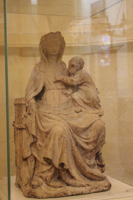 statue : Vierge à l'Enfant allaitant, vue générale