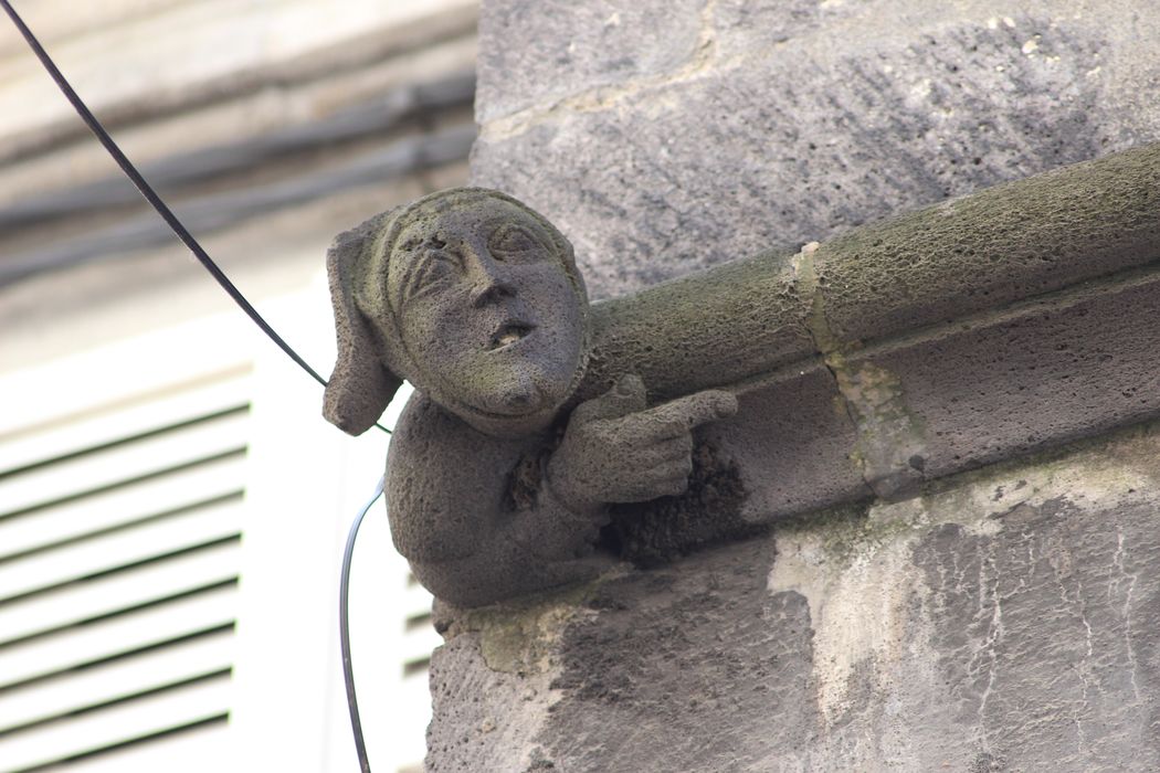 façade Nord, détail de la corniche