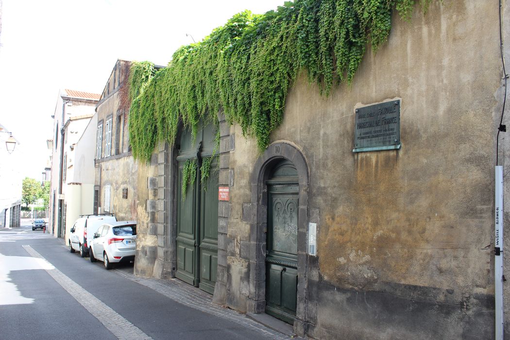 vue générale des façades Nord des bâtiments sur la rue de l'Oratoire