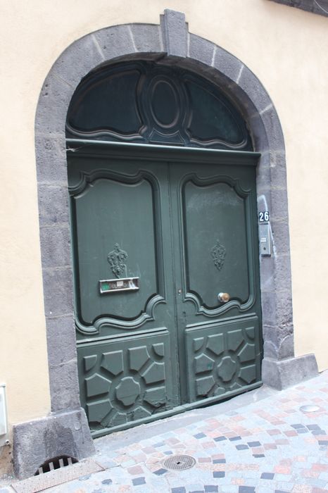 façade Ouest, porche d’accès sur rue, vue générale