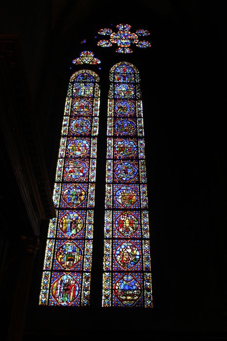 verrières du déambulatoire, chapelle Saint-Artheme, vue générale