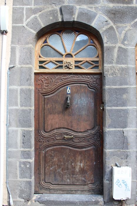 façade Ouest, porte d’accès sur rue, vue générale