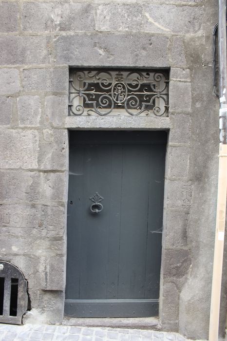 façade Nord sur rue, porte d’accès sur rue, vue générale