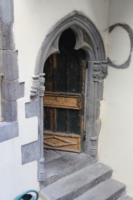 cour intérieure, porte d’accès, vue générale