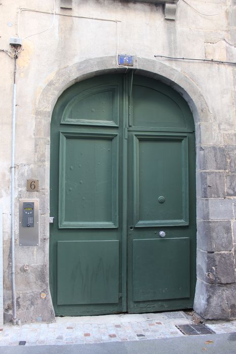 façade Est, porte d’accès, vue générale