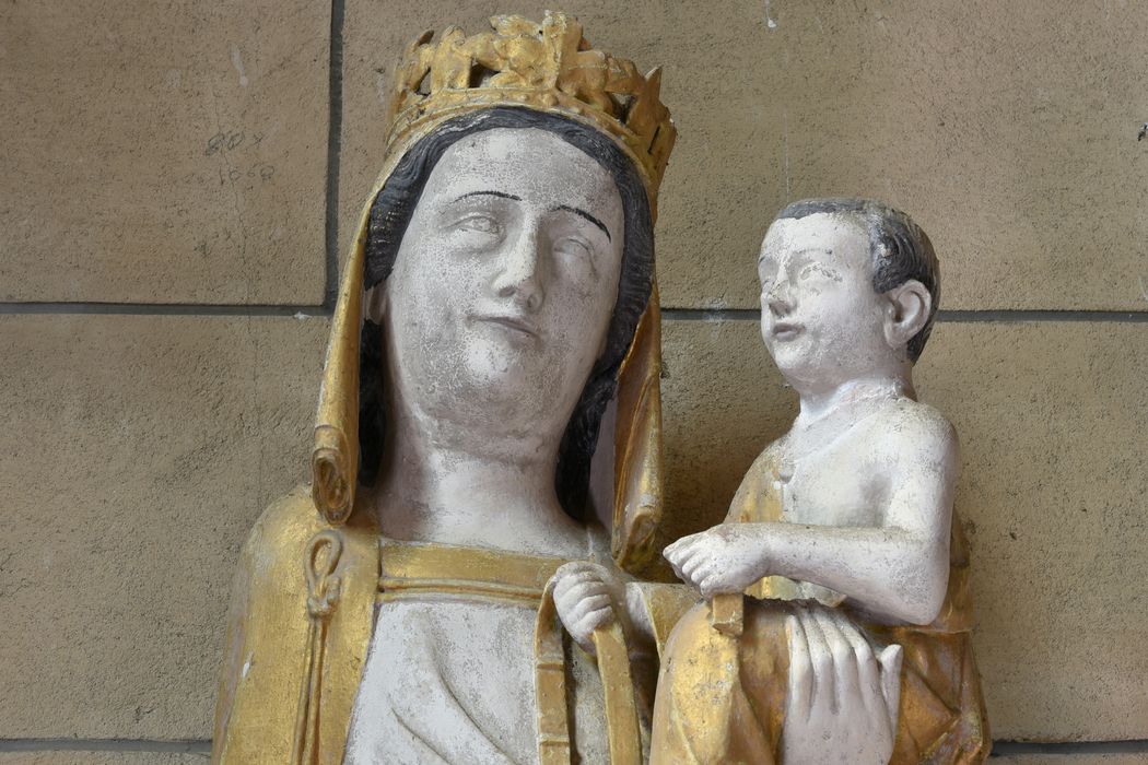 statue : Vierge à l'Enfant, détail