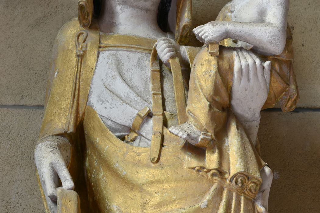 statue : Vierge à l'Enfant, détail