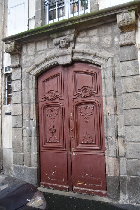 porte d’accès sur rue, vue générale