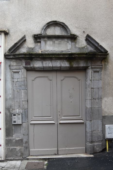 porte d’accès sur rue, vue générale