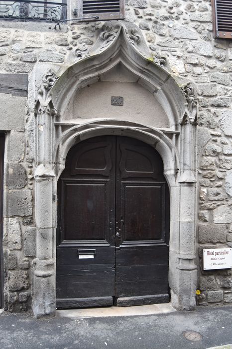 porte d’accès sur rue, vue générale