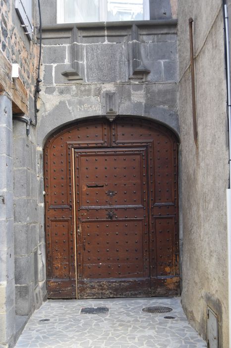 porte d’accès sur rue, vue générale