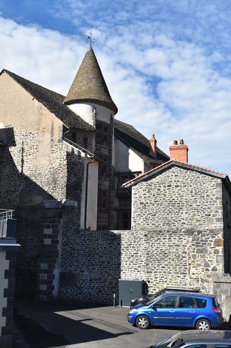 cour intérieure, tour d’escalier, vue partielle