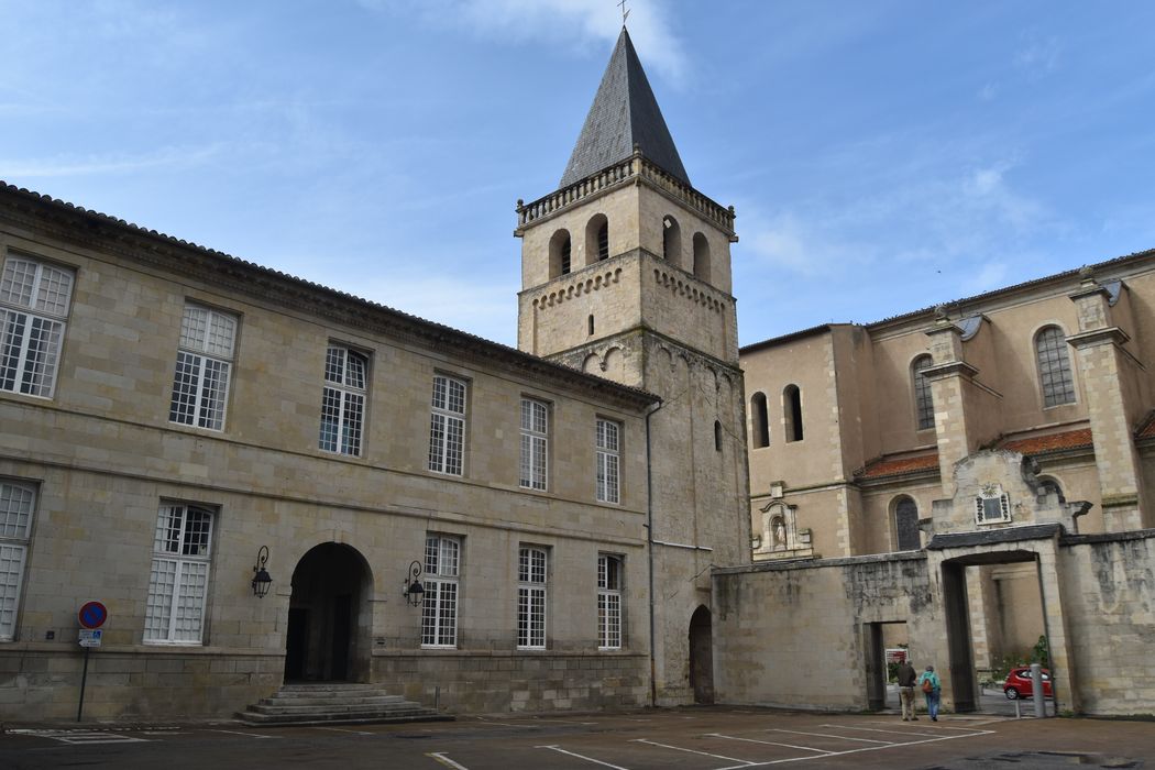 cour intérieure, aile ouest, façade est, vue générale