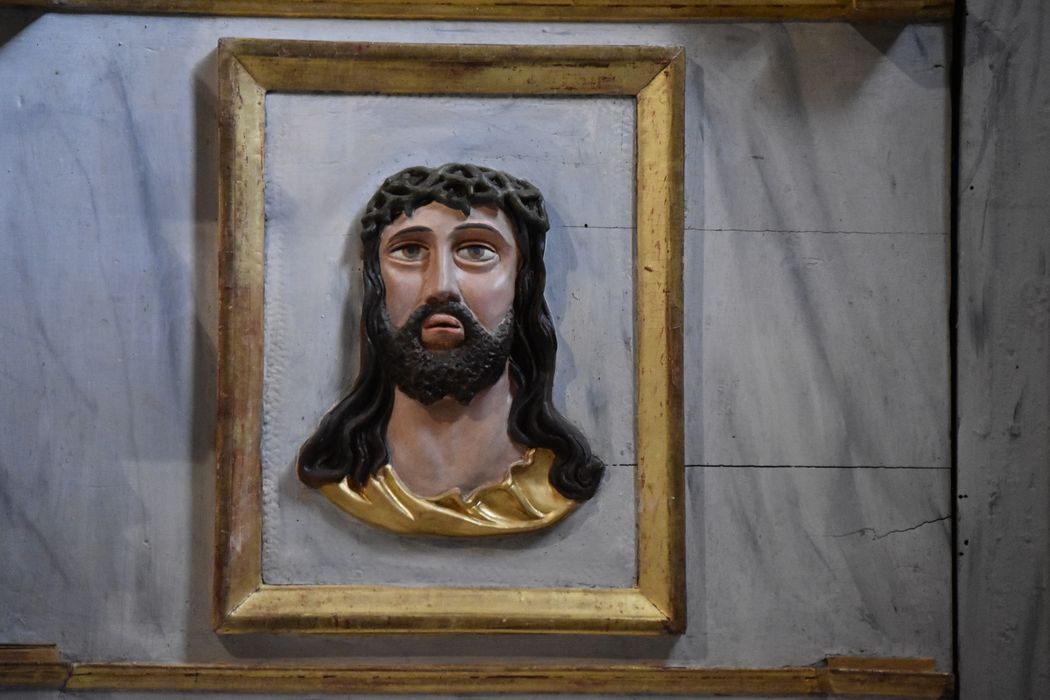 retable du bas-côté sud, détail, bas-relief : Visage du Christ