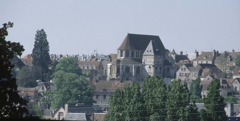 Vue générale de la ville, ensemble est de l'église