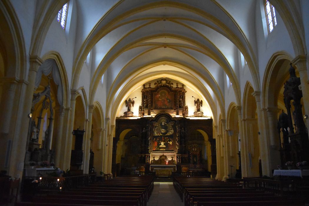 retable du maître-autel : le Couronnement de la Vierge, saint Benoît, saint Bernard, saint François-de-Sales, saint Joseph, ancien testament (l'), nouveau testament, vue générale