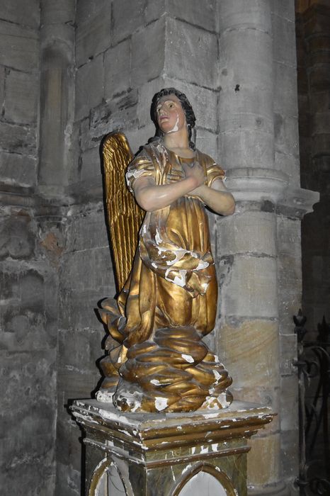 statue : Ange, vue générale