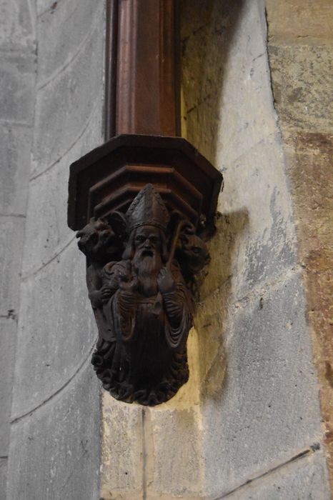 orgue de tribune, détail d'une des consoles soutenant la tribune