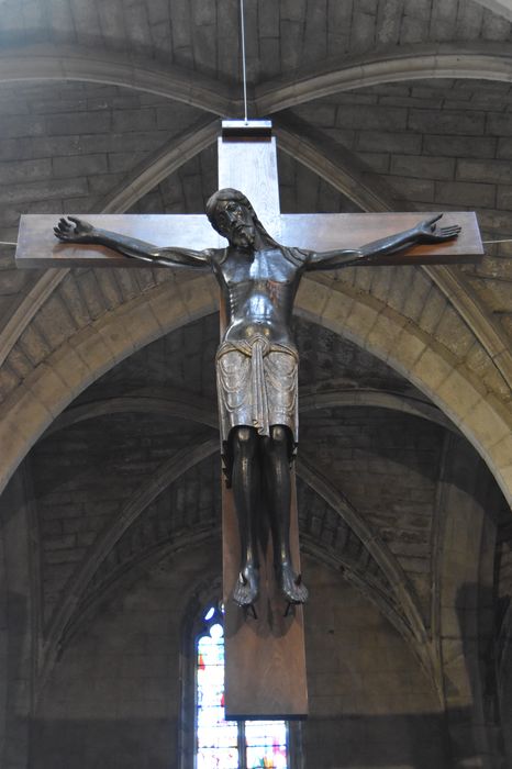 statue : Christ en croix, vue générale