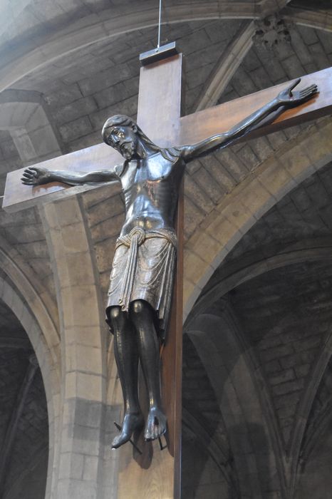 statue : Christ en croix, vue générale