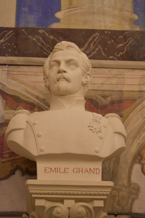 buste : Emile Grand, vue générale