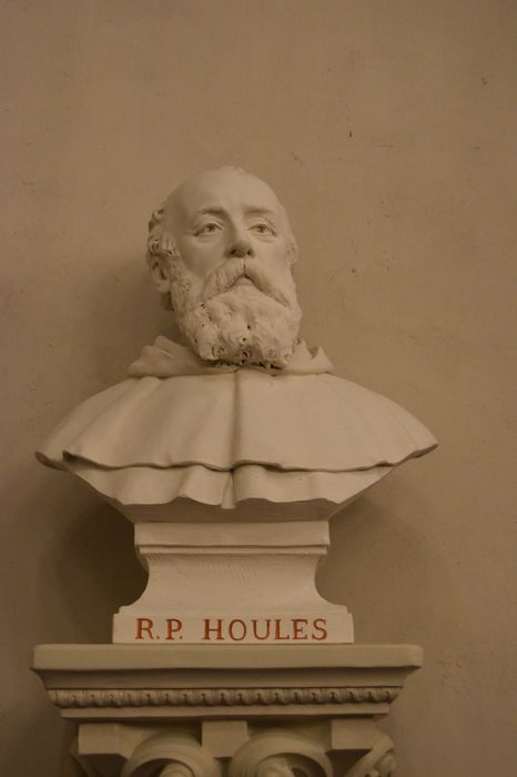 buste : R.P. Houles, vue générale