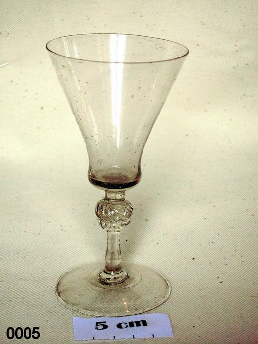 verre à jambe, vue générale