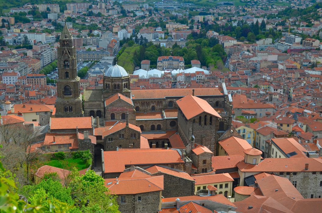 vue générale de la cathédrale dans son environnement