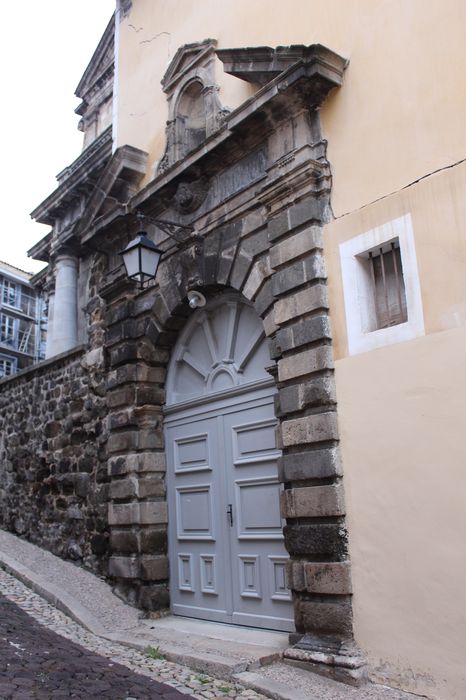 portail d’accès ouest sur la rue du Bessat, vue générale