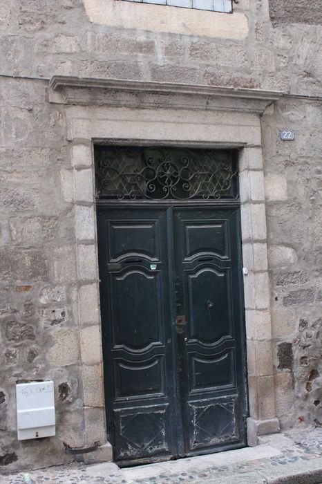 porte d’accès sur rue, vue générale