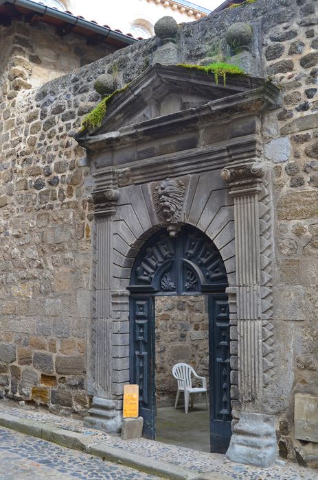 porte d’accès sur rue, vue générale